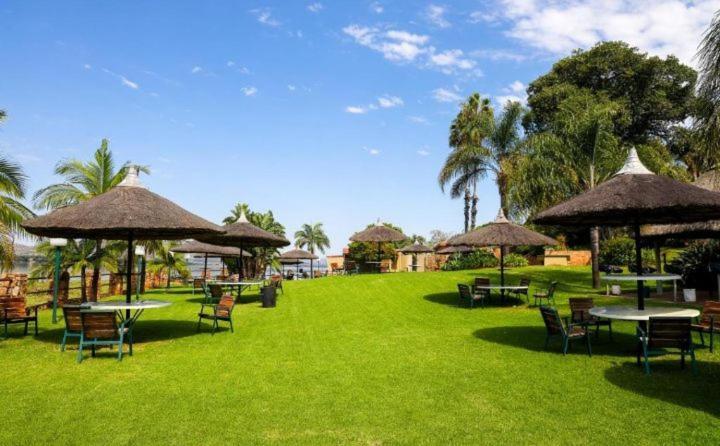 The Holiday House Harties Hartbeespoort Exterior foto